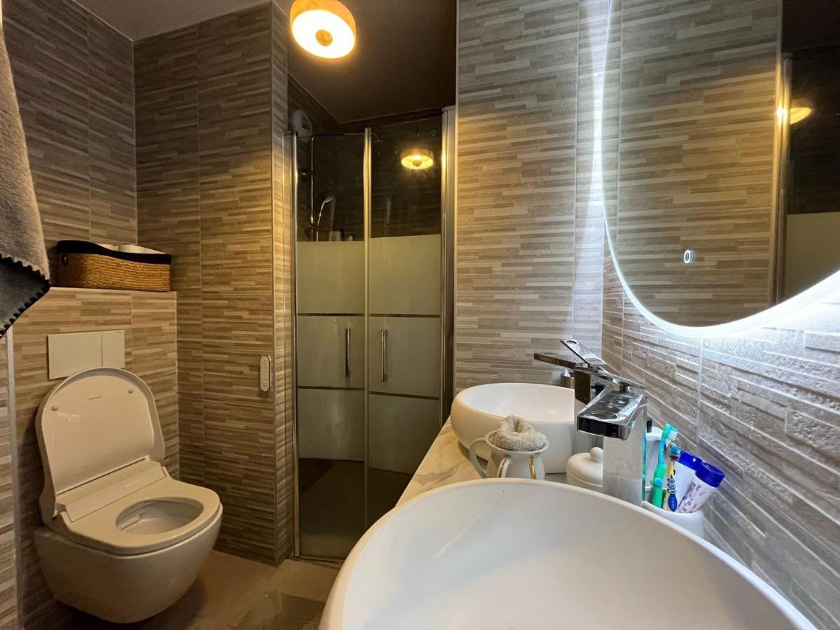 Appartement Luxueux Climatise Avec Terrasse, 6 Couchages - 17Eme Arrondissement De Paris كليشي المظهر الخارجي الصورة