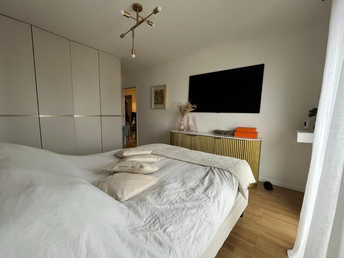 Appartement Luxueux Climatise Avec Terrasse, 6 Couchages - 17Eme Arrondissement De Paris كليشي المظهر الخارجي الصورة